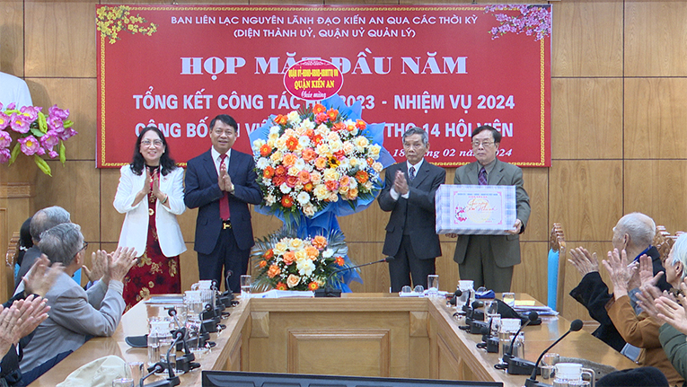 Ban liên lạc nguyên lãnh đạo quận Kiến An qua các thời kỳ tổ chức họp mặt đầu năm 2024