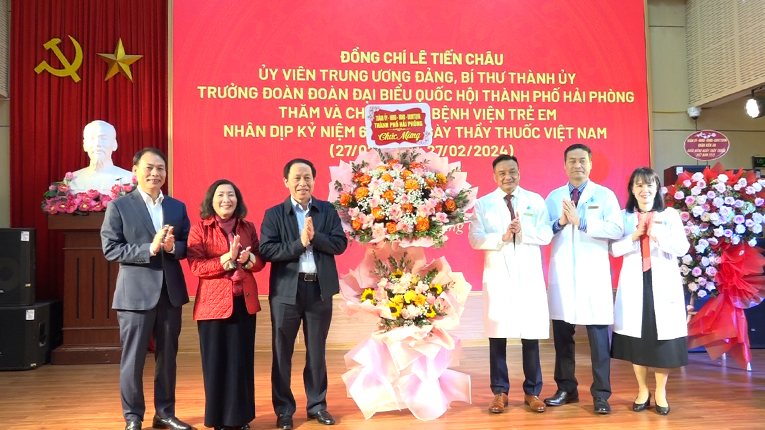 Đồng chí Bí thư Thành ủy Lê Tiến Châu thăm, chúc mừng Bệnh viện Trẻ em Hải Phòng nhân kỷ niệm 69 năm Ngày thầy thuốc Việt Nam 