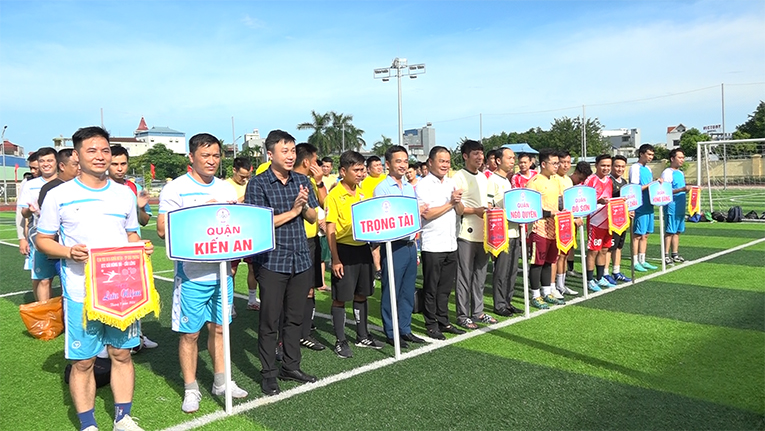 Khai mạc giải bóng đá - cầu lông Cụm thi đua các quận thành phố Hải Phòng năm 2024