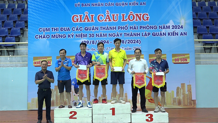 Giải cầu lông Cụm thi đua các quận thành phố Hải Phòng năm 2024 chào mừng kỉ niệm 30 năm ngày thành lập quận Kiến An