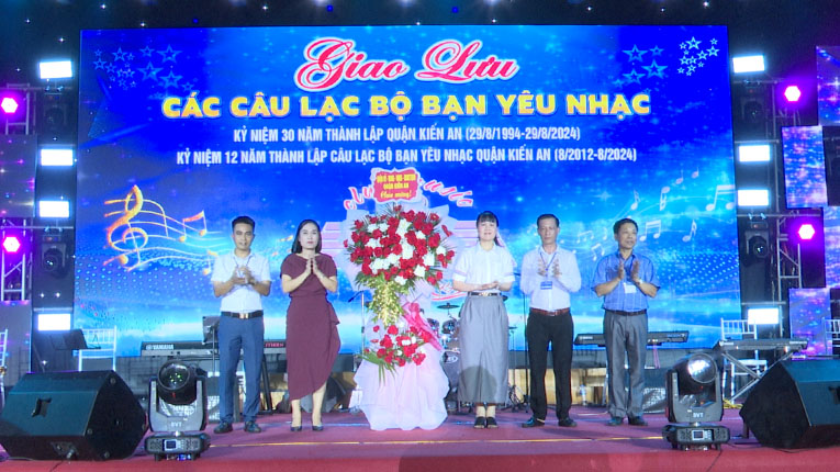 Giao lưu các câu lạc bộ Bạn yêu nhạc kỉ niệm 30 năm ngày thành lập quận, 12 năm thành lập câu lạc bộ Bạn yêu nhạc quận Kiến An