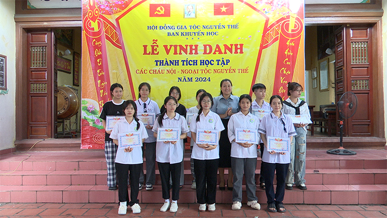 Ban Khuyến học dòng họ Nguyễn Thế (phường Nam Sơn) biểu dương học sinh xuất sắc, học sinh giỏi năm học 2023-2024