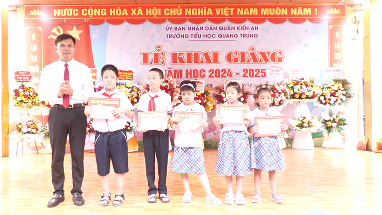 Trường Tiểu học Quang Trung tưng bừng khai giảng năm học 2024 - 2025