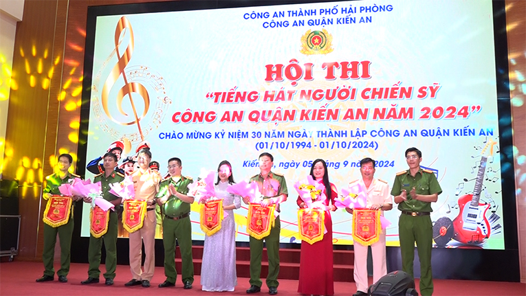 Hội thi “Tiếng hát chiến sĩ Công an quận Kiến An” chào mừng kỷ niệm 30 năm Ngày thành lập Công an quận Kiến An 