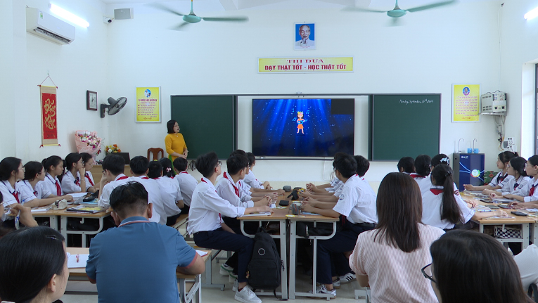 Chuyên đề cấp quận “Phát triển phẩm chất, năng lực và sự chủ động của học sinh trong các hoạt động qua tiết dạy Ngữ pháp” môn Tiếng Anh 9 tại trường THCS Đồng Hòa