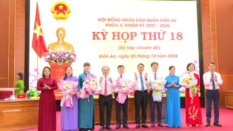 Kỳ họp thứ 18 kỳ họp chuyên đề HĐND quận khóa V, nhiệm kỳ 2021 – 2026