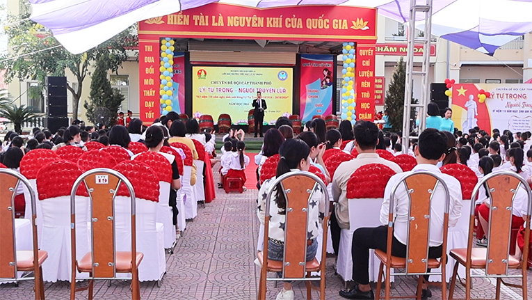 Liên đội trường Tiểu học Lý Tự Trọng tổ chức chuyên đề cấp Thành phố “Lý Tự Trọng - Người truyền lửa”