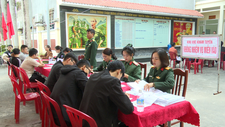 Đoàn công tác Hội đồng nghĩa vụ Quân sự thành phố kiểm tra công tác khám sức khỏe nghĩa vụ quân sự và thực hiện nghĩa vụ tham gia Công an nhân dân