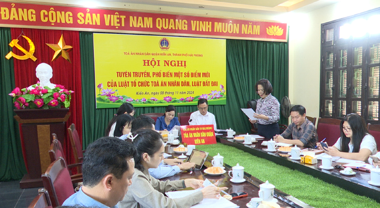 Ban Pháp chế HĐND quận làm việc với Toà án nhân dân quậnvề tình hình thi hành pháp luật gắn với việc thực hiện chức năng, nhiệm vụ của đơn vị năm 2024, phương hướng, nhiệm vụ năm 2025