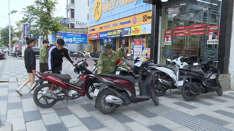 Phường Trần Thành Ngọ ra quân lập lại trật tự đường hè khu vực đường Trần Thành Ngọ