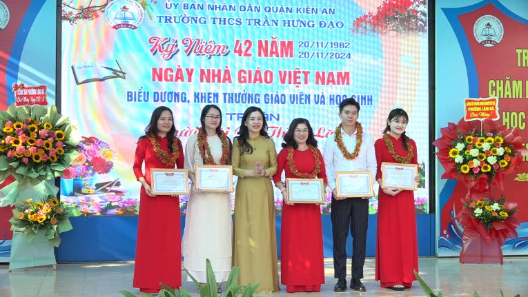 Trường THCS Trần Hưng Đạo kỷ niệm 42 năm ngày Nhà giáo Việt Nam 20-11; biểu dương, khen thưởng giáo viên và học sinh tiêu biểu